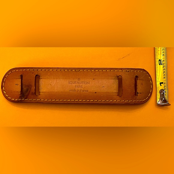 Authentic LV leather shoulder strap pad , GC - Picture 5 of 5